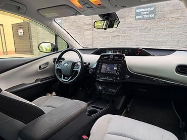 Продажа авто: Toyota Prius: 2019 г., 1.8 л, Седан — 3