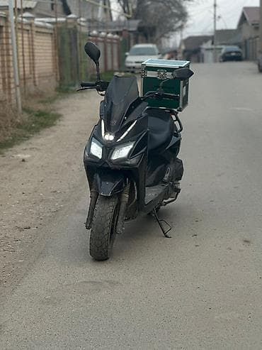 ким рио: Скутер/максискутер с задним кофром - Тип: бензиновый скутер с — 1