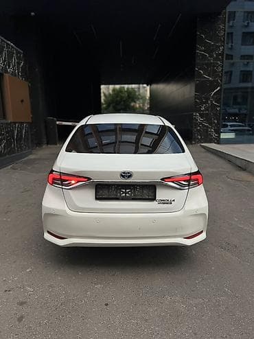 coroll: Toyota Corolla: 2020 г., 1.8 л, Автомат, Гибрид, Седан — 5