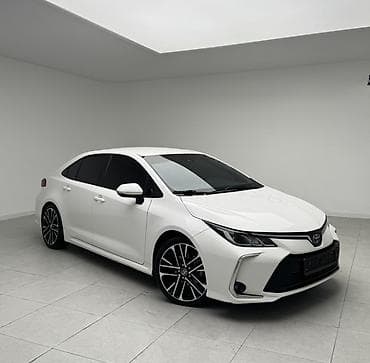 Toyota Corolla: 2021 г., 1.8 л, Гибрид, Седан