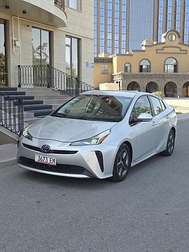 Toyota Prius: 2019 г., 1.8 л, Вариатор, Гибрид, Лифтбек at lalafo.kg Toyota Prius: 2019 г., 1.8 л, Вариатор, Гибрид, Лифтбек