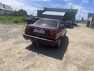 Volkswagen Jetta: 1988 г., 1.8 л, Механика, Бензин, Седан