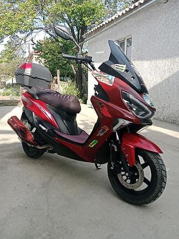 hyper fuel: Скутер/максискутер красного цвета с обтекателем и высоким затемнённым — 2