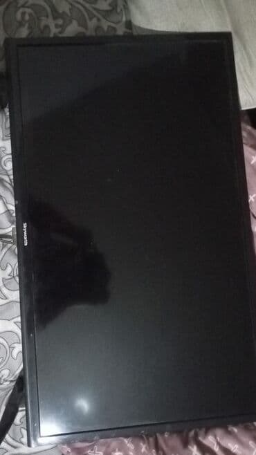 led: Телевизор Skyworth - Диагональ экрана ориентировочно 24–32" (по фото — 1