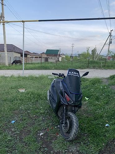 3х колесный: Скутер/максискутер черного цвета с синими акцентами. Основные — 2