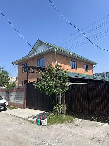 продаю дом ала тоо 1: Продаю дом 3 уровня! Расположен район Пишпек, пересечение — 1