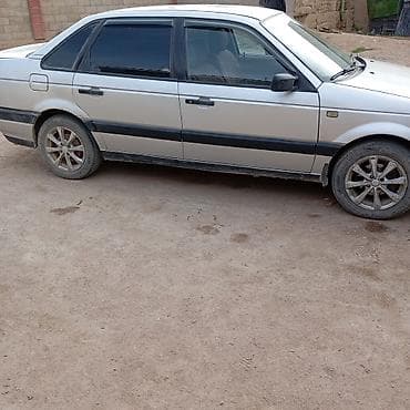 Транспорт: Volkswagen Passat: 1989 г., 1.8 л, Кол менен иштөөчү, Бензин, Седан — 2
