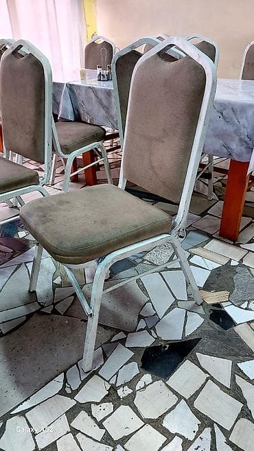 Эмерек: Кафе үчүн үстөл жана отургуч — 4