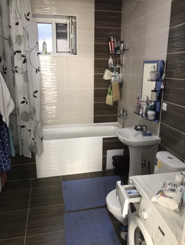 обмен квартиру на дом бишкек: Полдома, 127 м², 4 комнаты, Собственник — 8