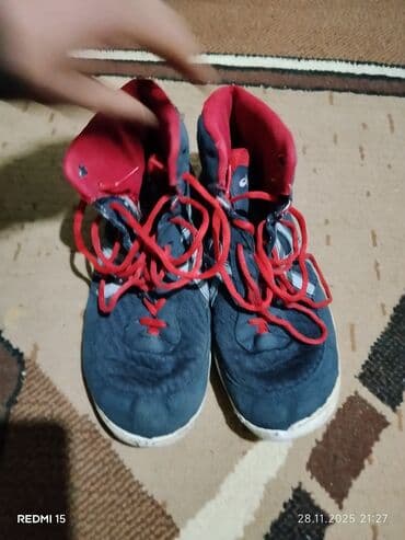 прокат национальных костюмов ош: Мужские кроссовки, 40, Asics, Б/у, цвет - Синий, Самовывоз, Платная доставка — 1