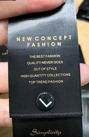 брелки с надписью: Индивидуальное изготовление полиграфии и фурнитуры для одежды и — 2