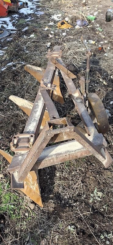 Оборотные плуги, перевертыши: Навесной оборотный плуг для трактора - Тип: корпусной плуг на раме, 3 — 3