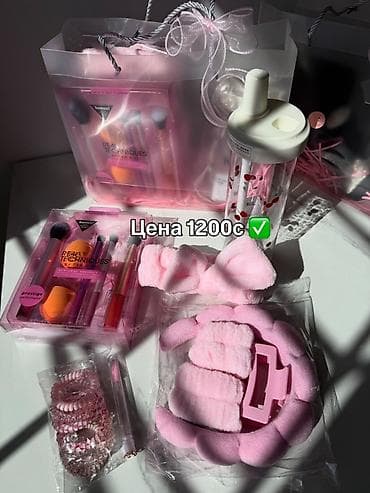 real techniques: Подарочный бьюти-набор в розовых тонах Состав: - Набор кистей и — 1