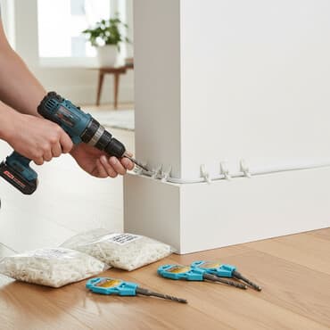 биндеры ниткошвейные с металлическим корпусом: Клипсы/анкеры для крепления кабеля и набор сверл - Пластиковые клипсы — 1