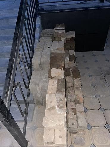 Кирпичи и пескоцементные блоки 36 штук для строительных и ландшафтных