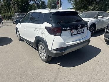 byd e3: Toyota Yaris: 2022 г., Автомат, Бензин, Кроссовер — 8