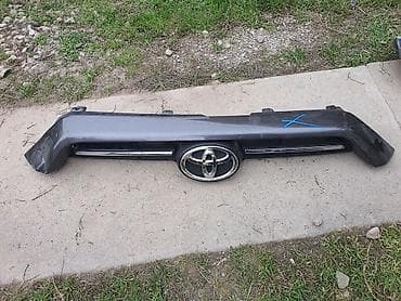 lend cruizer: Решетка радиатора Toyota 2021 г., Б/у, Оригинал — 1