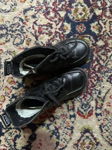 фирменная обувь из италии: Черные лоферы на массивной рифленой подошве, выполненные из гладкой — 4