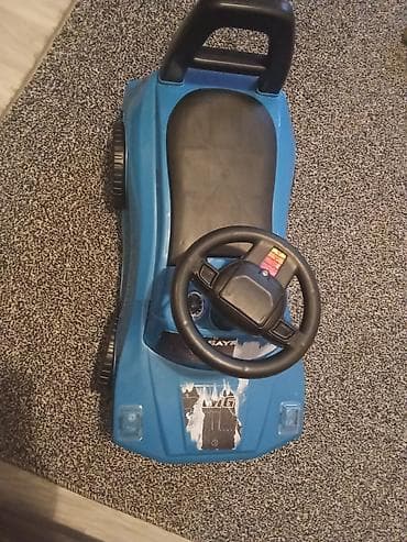 Детская машинка-каталка (толокар) - Тип: педали не требуются at lalafo.kg Детская машинка-каталка (толокар) - Тип: педали не требуются