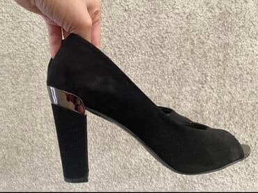 срочно продаю в связи с переездом: Продаю туфли одеты один раз на мероприятие размер 39-40, высота — 1