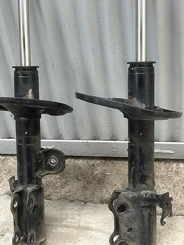 амортизатор рав 4: Передний амортизатор Toyota 2026 г., Б/у, Оригинал — 1