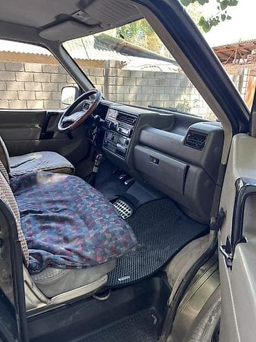 Volkswagen Transporter: 1991 г., 2 л, Механика, Бензин, Бус — 5