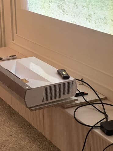 смарт тв бокс: 4К проектор OPTOMA CinemaX D2 в комплекте вместе Apple TV 4K 64GB,это — 1