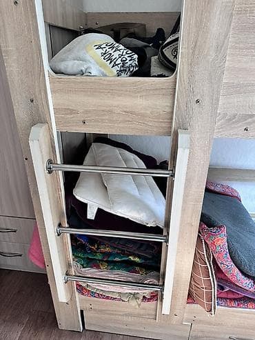 Срочно. Двухъярусная детская кровать. Размеры высота 1.60, длина