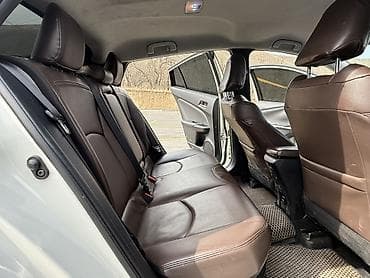 toyota prius 2016: Toyota Prius: 2016 г., 1.8 л, Вариатор, Гибрид, Лифтбек — 9