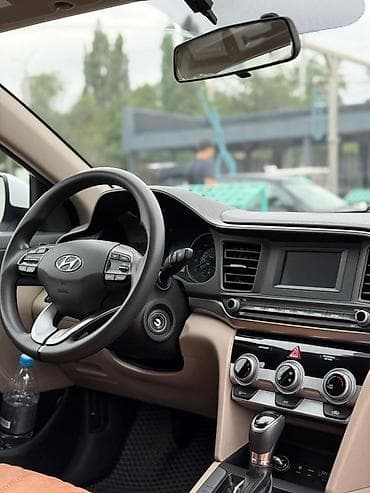 4: Hyundai Elantra: 2019 г., 2 л, Автомат, Бензин, Седан — 8