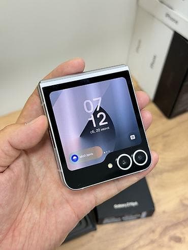 Samsung Galaxy Z Flip 6, Б/у, 256 ГБ, цвет - Серебристый, 1 SIM, 2 SIM at lalafo.kg Samsung Galaxy Z Flip 6, Б/у, 256 ГБ, цвет - Серебристый, 1 SIM, 2 SIM