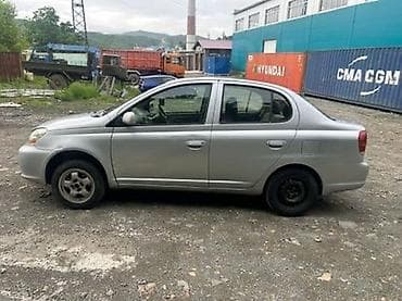 один штук: Toyota Platz: 2000 г., 1 л, Автомат, Бензин, Седан — 1