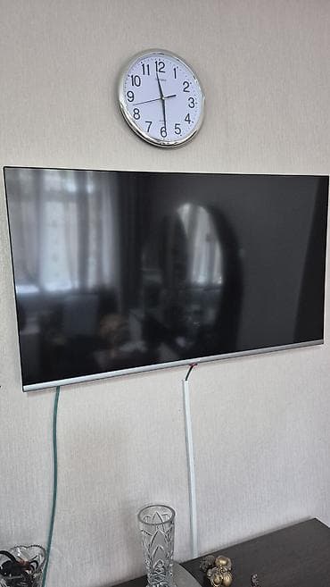 телевизоры hisense: Телевизор Hisense, диагональ примерно 50–55". Узкие рамки, тонкий — 1