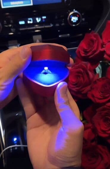 что можно подарить папе: ✨ Идеальная коробочка для самого важного вопроса. Нежный свет, бархат — 8