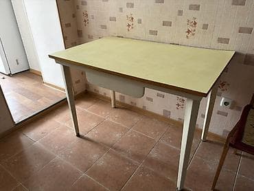 даром мебель: Отдам даром комод, стол, кровать, тумбы, тошоки и ковры. Все в рабочем — 3