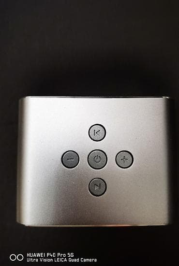 маленькие колонки: Продаю новую компактную блютуз колонку. Аккумулятор перезаряжаемый — 4