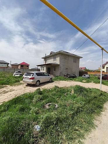 Продается двухэтажный дом с участком. Основные характеристики: - Два