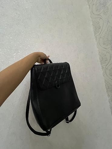 Сумки: Черный рюкзак с фактурной верхней частью, выполненной в ромбовидной — 1