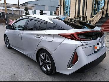 byd e9: Toyota Prius: 2017 г., 1.8 л, Автомат, Гибрид, Хэтчбэк — 3