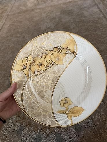 часы золотые: Набор столовых тарелок с золотистым цветочным декором
1 шт 500 сом — 2