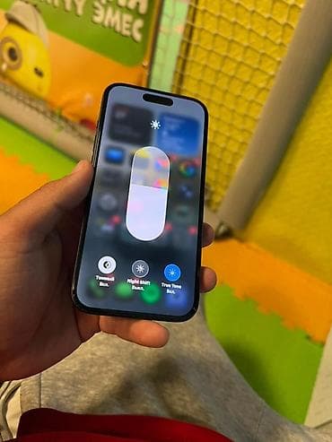 айфон дешевле: IPhone 15, Б/у, 128 ГБ, Черный, Чехол, 88 % — 2