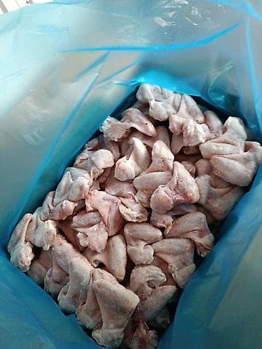 бутылированная вода: Замороженная куриная продукция, фасованная в коробки с вкладышем. 10кг — 6