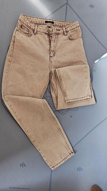 тренд этого сезона: Джинсы бежевые (розовый оттенок) - Прямой крой, классическая средняя — 1