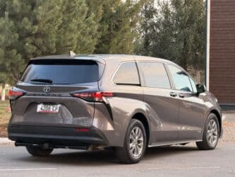 покрышка 17 5: Toyota Sienna: 2021 г., 2.5 л, Вариатор, Гибрид, Минивэн — 4