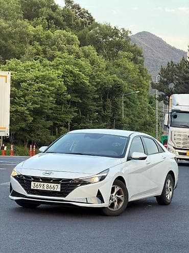 Hyundai Elantra: 2021 г., Седан