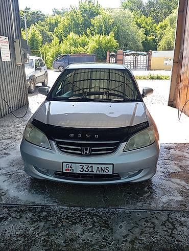 Продажа авто: Седан серебристого цвета, 4 двери. Основные особенности и оснащение — 7