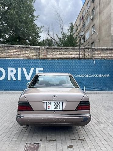 козырек 124: Mercedes-Benz W124: 1994 г., Автомат, Бензин, Седан — 3