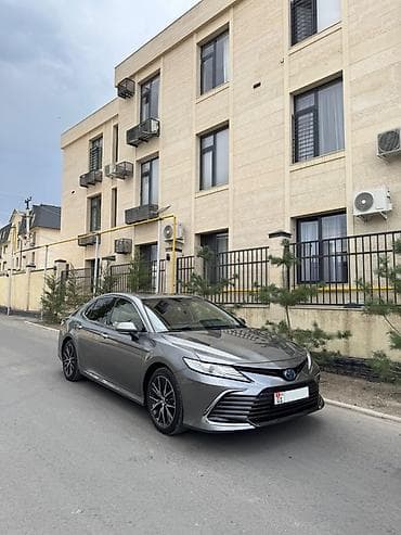 e2 byd: Toyota Camry: 2021 г., 2.5 л, Вариатор, Гибрид, Седан — 1