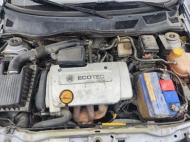 toyota echo: Opel Astra: 2004 г., Седан — 9