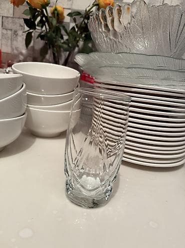 Ремонт и строительство: Продаю посуду(все вместе), в отличном состоянии Тарелки маленькие 17шт — 4